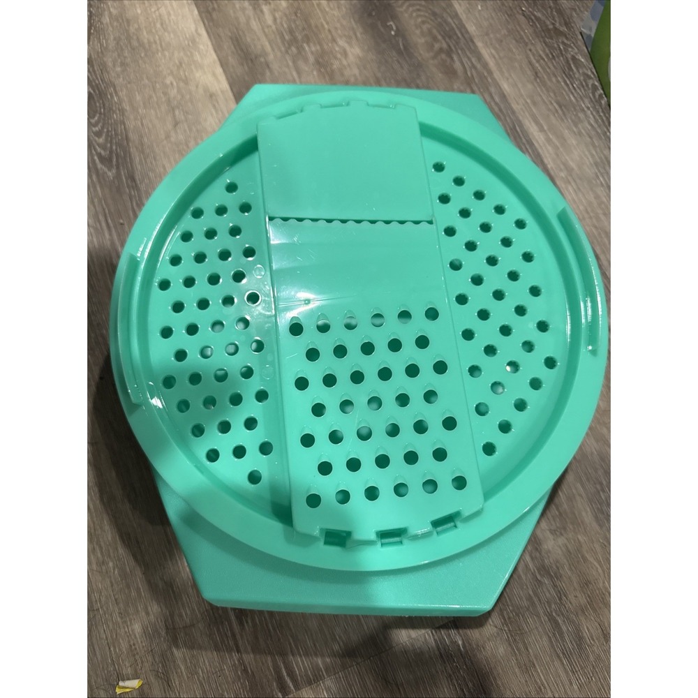Vintage 1970s Tupperware Jade Green Grater Slicer w/Bowl Set GUC NO storage lid